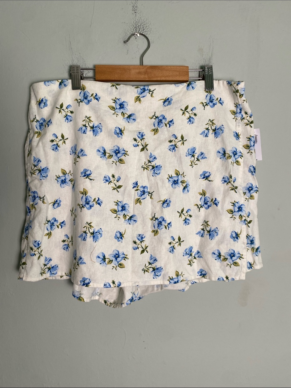 Old Navy Women’s White Floral Mini Skort Size Large Linen Blend NWT